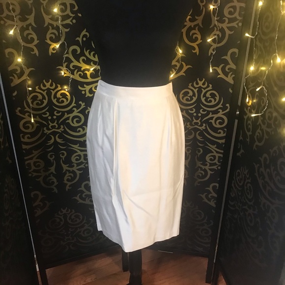 Suit - Picture 9 of 10